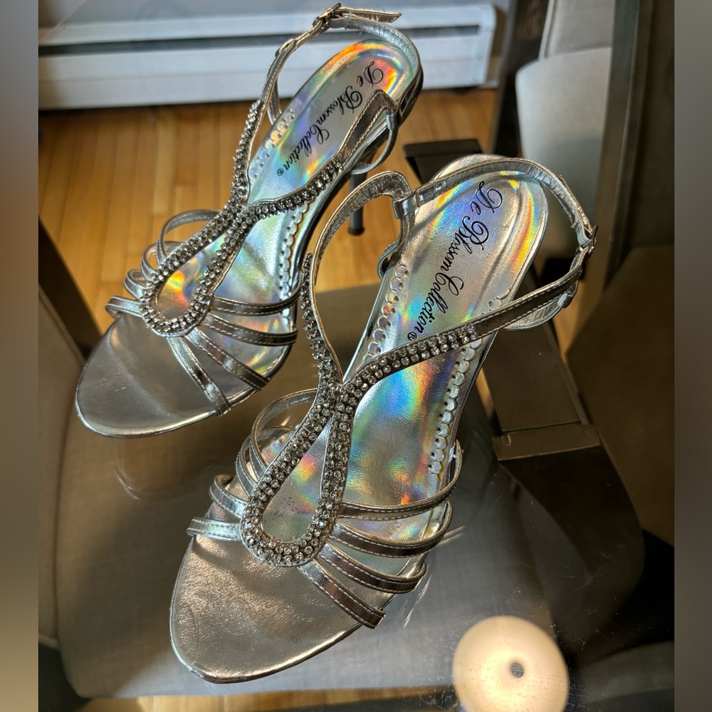 De Blossom Collection Pre-Owned Strappy Sandals 8.5